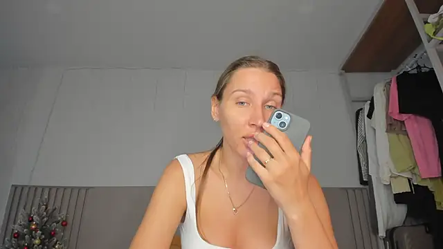 SofiClimbing online show from January 2026 03:01:01 AM