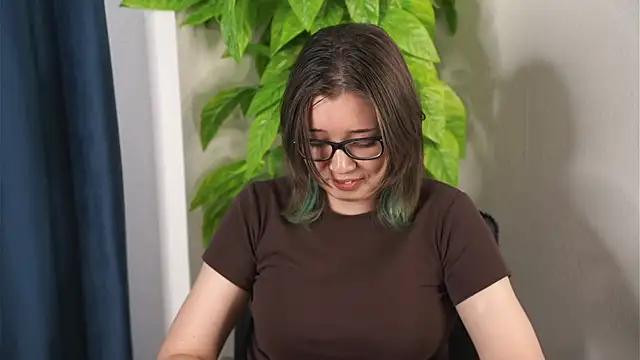 Snapshot of LaureFelleman chatting on June 2026 09:22:01 AM LaureFelleman online show from June 2026 09:22:01 AM