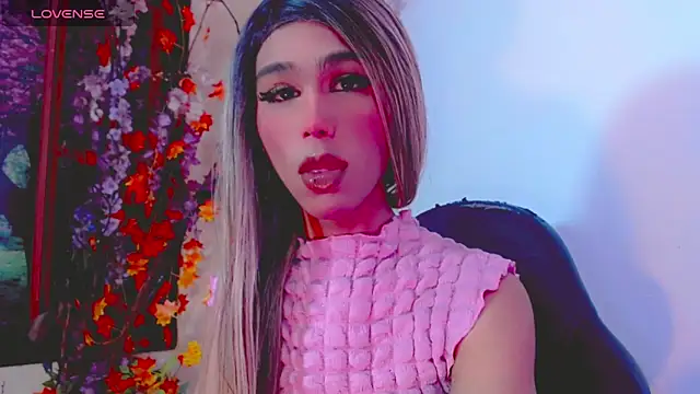 Snapshot of Honey_Balenciaga chatting on June 2026 03:31:02 AM Honey Balenciaga online show from June 2026 03:31:02 AM