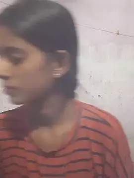 Snapshot of Saloni-Tyagi chatting on June 2026 03:40:01 PM Saloni-Tyagi online show from June 2026 03:40:01 PM