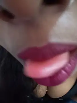 Sexy-Zeenat online show from June 2026 06:23:02 AM