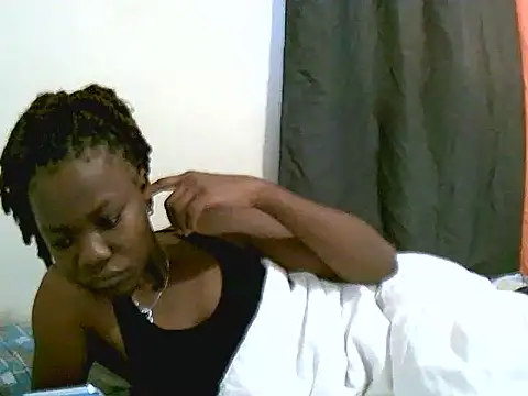 Snapshot of QueenSar chatting on June 2026 05:15:01 AM QueenSar online show from June 2026 05:15:01 AM