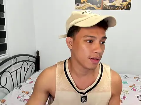 urfucker vinz online show from June 2026 12:18:02 PM