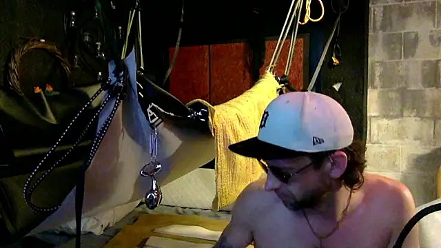 Snapshot of thierrybae chatting on June 2026 10:33:01 PM thierrybae online show from June 2026 10:33:01 PM