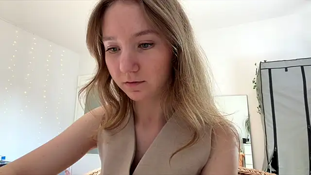 Snapshot of smalllisa chatting on June 2026 04:08:02 PM smalllisa online show from June 2026 04:08:02 PM