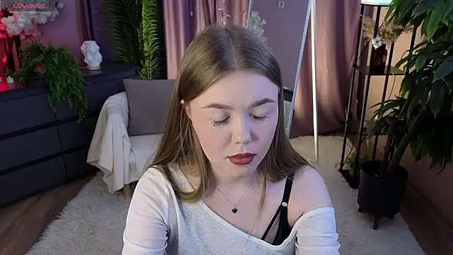 Snapshot of Lina_deels chatting on June 2026 07:07:02 PM Lina deels online show from June 2026 07:07:02 PM