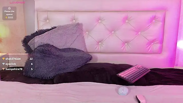 Kim Adrien online show from July 2026 07:23:02 AM