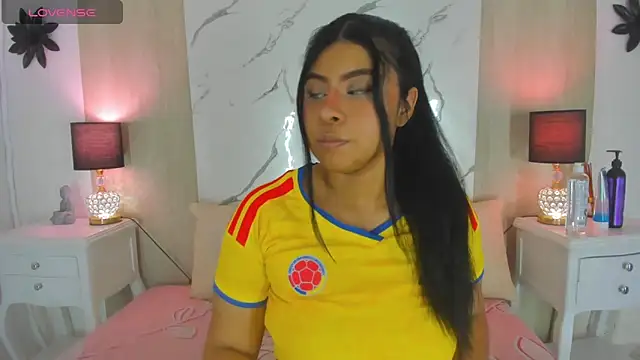 Snapshot of DanniValencia chatting on June 2026 07:42:01 PM DanniValencia online show from June 2026 07:42:01 PM