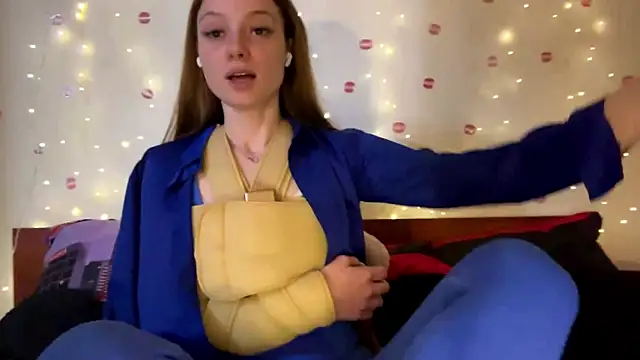 itskylieee online show from June 2026 09:56:01 AM
