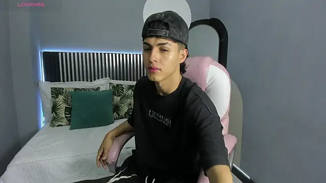Snapshot of Axel_Mendozaa chatting on June 2026 08:08:02 PM Axel Mendozaa online show from June 2026 08:08:02 PM