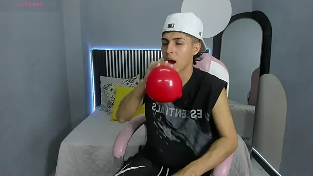 Snapshot of Axel_Mendozaa chatting on June 2026 08:13:02 PM Axel Mendozaa online show from June 2026 08:13:02 PM