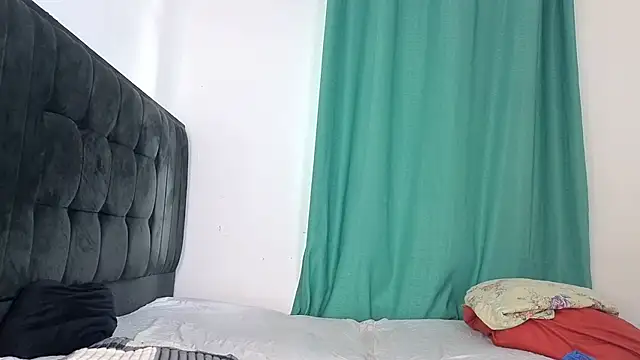 Snapshot of Fluffy_Pillows chatting on June 2026 08:23:02 AM Fluffy Pillows online show from June 2026 08:23:02 AM