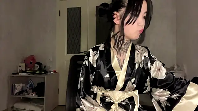 staryrose online show from June 2026 04:17:02 PM