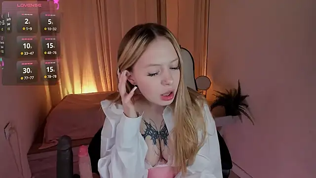 Snapshot of Veronika_Blush chatting on June 2026 09:18:01 AM Veronika Blush online show from June 2026 09:18:01 AM