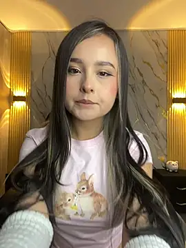 Tinakitten online show from June 2026 11:47:01 AM