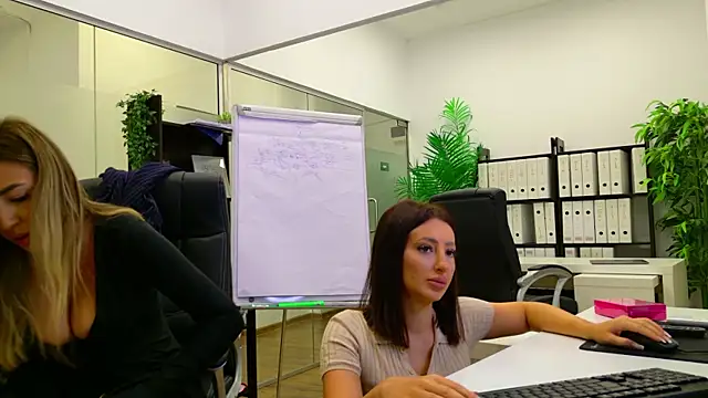 Snapshot of BabesGoWild chatting on September 2025 04:23:02 AM BabesGoWild online show from September 2025 04:23:02 AM