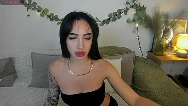 Snapshot of MayaGlamour chatting on July 2026 06:15:01 AM MayaGlamour online show from July 2026 06:15:01 AM