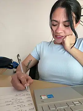 Snapshot of vanellopeFoxx chatting on July 2026 05:18:01 PM vanellopeFoxx online show from July 2026 05:18:01 PM