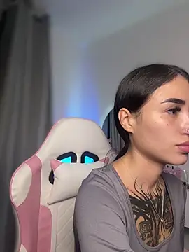 Babyygirl   online show from June 2026 02:00:01 AM