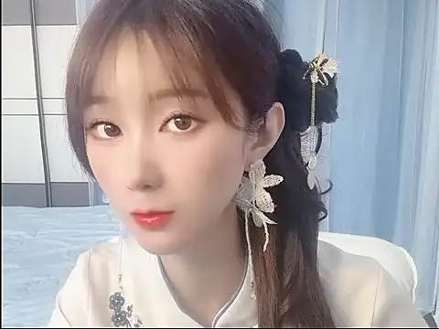 Snapshot of Vivi2222vivi chatting on June 2026 02:22:02 AM Vivi2222vivi online show from June 2026 02:22:02 AM