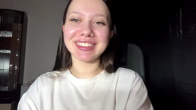 Snapshot of KarlyBiringer chatting on June 2026 09:18:02 AM KarlyBiringer online show from June 2026 09:18:02 AM