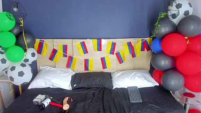 Snapshot of Kym_Moon chatting on June 2026 12:31:02 PM Kym Moon online show from June 2026 12:31:02 PM