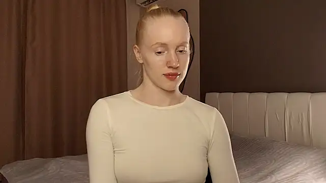 Snapshot of Miss_EliizaShy chatting on June 2026 05:37:02 PM Miss EliizaShy online show from June 2026 05:37:02 PM