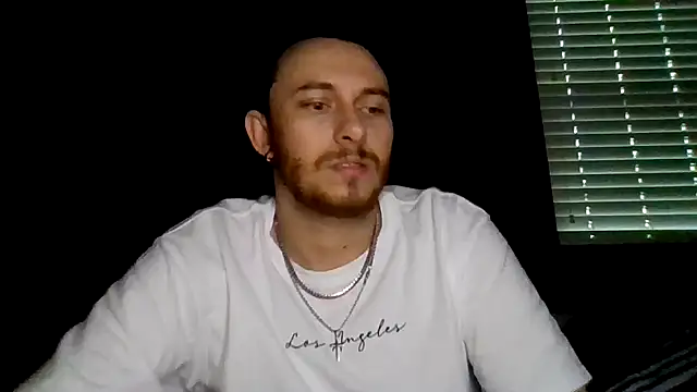 Snapshot of Mikecloudyhawk chatting on June 2026 01:04:02 PM Mikecloudyhawk online show from June 2026 01:04:02 PM
