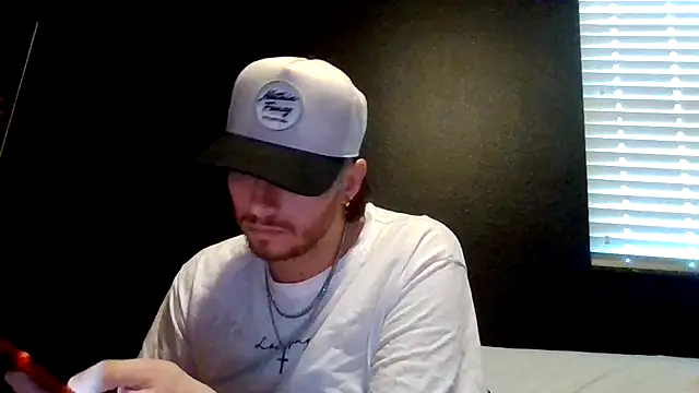 Snapshot of Mikecloudyhawk chatting on June 2026 01:07:02 AM Mikecloudyhawk online show from June 2026 01:07:02 AM
