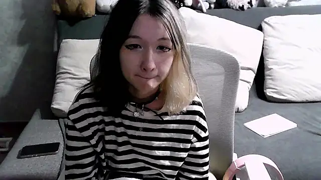 Snapshot of Lilfain_baby chatting on July 2026 03:21:02 PM Lilfain baby online show from July 2026 03:21:02 PM