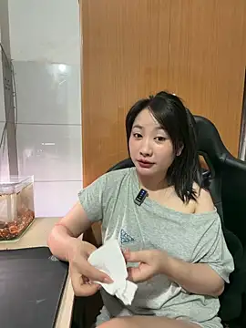 Snapshot of QuynhAnh99 chatting on June 2026 02:10:01 AM QuynhAnh99 online show from June 2026 02:10:01 AM