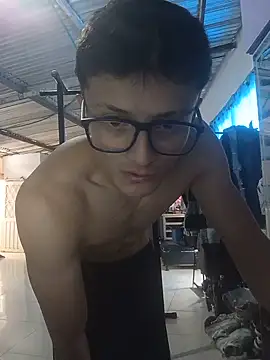 Snapshot of Davitfitnosuke chatting on June 2026 02:01:01 PM Davitfitnosuke online show from June 2026 02:01:01 PM