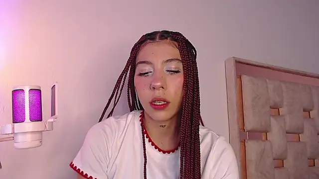 Snapshot of LAILA_GOMEZ1 chatting on July 2026 01:12:02 AM LAILA GOMEZ1 online show from July 2026 01:12:02 AM