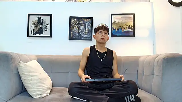 BLACK AND WHITET online show from June 2026 01:39:01 AM