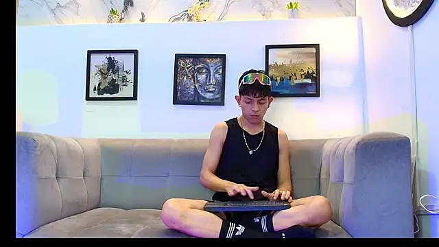 BLACK AND WHITET online show from June 2026 01:27:01 AM