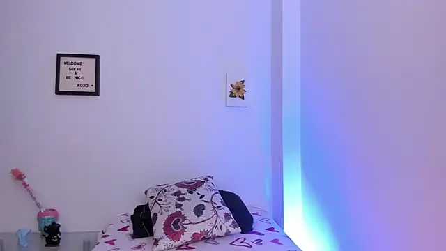 LauraToro  online show from February 2026 09:15:02 PM