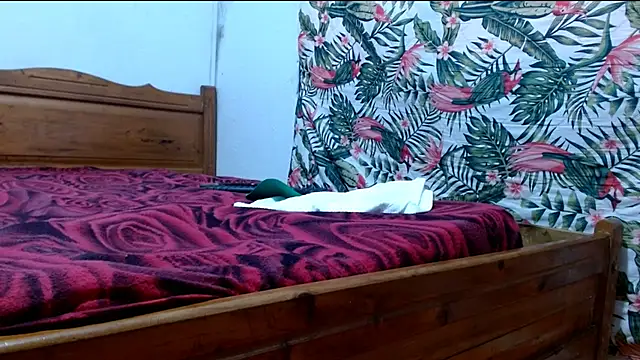 Snapshot of mia19small chatting on June 2026 05:55:01 PM mia19small online show from June 2026 05:55:01 PM