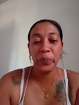 Snapshot of candelahot10 chatting on June 2026 01:53:02 PM candelahot10 online show from June 2026 01:53:02 PM