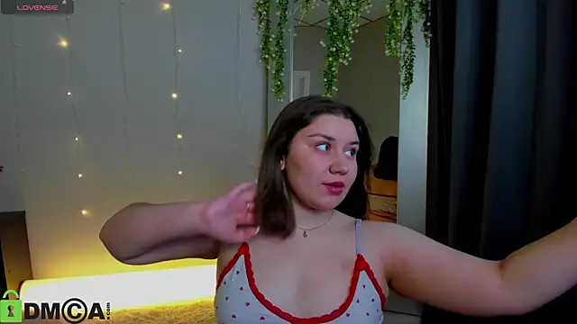Velvet Kisss online show from June 2026 01:25:02 AM