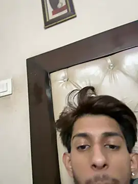 Snapshot of ronnnnn718 chatting on July 2026 07:01:02 PM ronnnnn718 online show from July 2026 07:01:02 PM