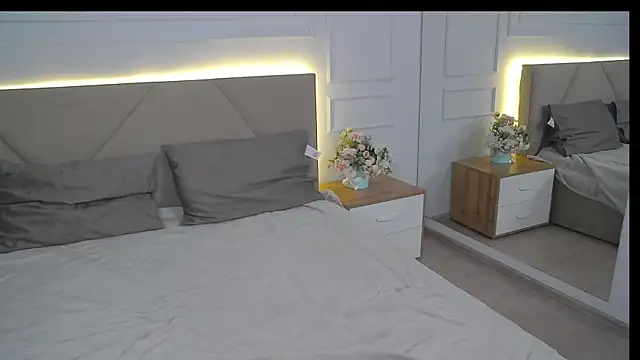 MiaVelmont online show from July 2026 11:05:01 AM