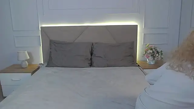 MiaVelmont online show from July 2026 11:01:02 AM