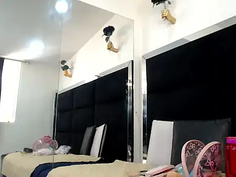 Jazmiin Rosee online show from July 2026 07:52:01 PM