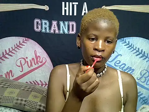 Snapshot of Queen_slay2 chatting on July 2026 05:21:02 AM Queen slay2 online show from July 2026 05:21:02 AM
