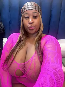 Snapshot of Curveybubbles23 chatting on July 2026 11:14:02 PM Curveybubbles23 online show from July 2026 11:14:02 PM