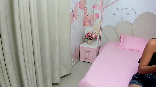 Millieskinny18 online show from June 2026 02:56:02 AM