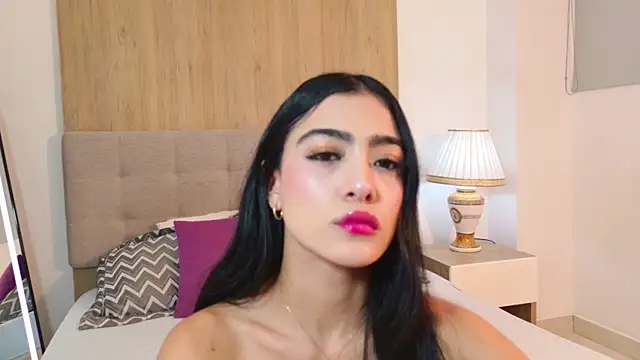 Snapshot of MaluCortes chatting on June 2026 02:21:02 PM MaluCortes online show from June 2026 02:21:02 PM