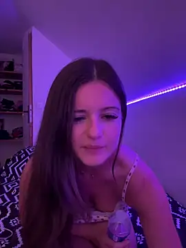 Snapshot of petiteambre chatting on June 2026 09:17:02 PM petiteambre online show from June 2026 09:17:02 PM