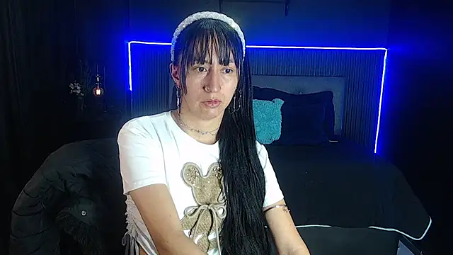 Snapshot of Sophia_w_ chatting on June 2026 01:30:01 PM Sophia w online show from June 2026 01:30:01 PM