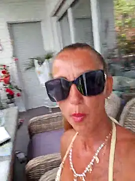 Snapshot of housewifebella chatting on July 2026 09:23:02 AM housewifebella online show from July 2026 09:23:02 AM